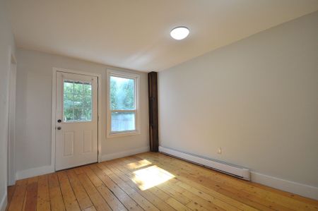 For Lease - 1801 Dundas Street Unit# Main Floor, Toronto, Ontario - Photo 4