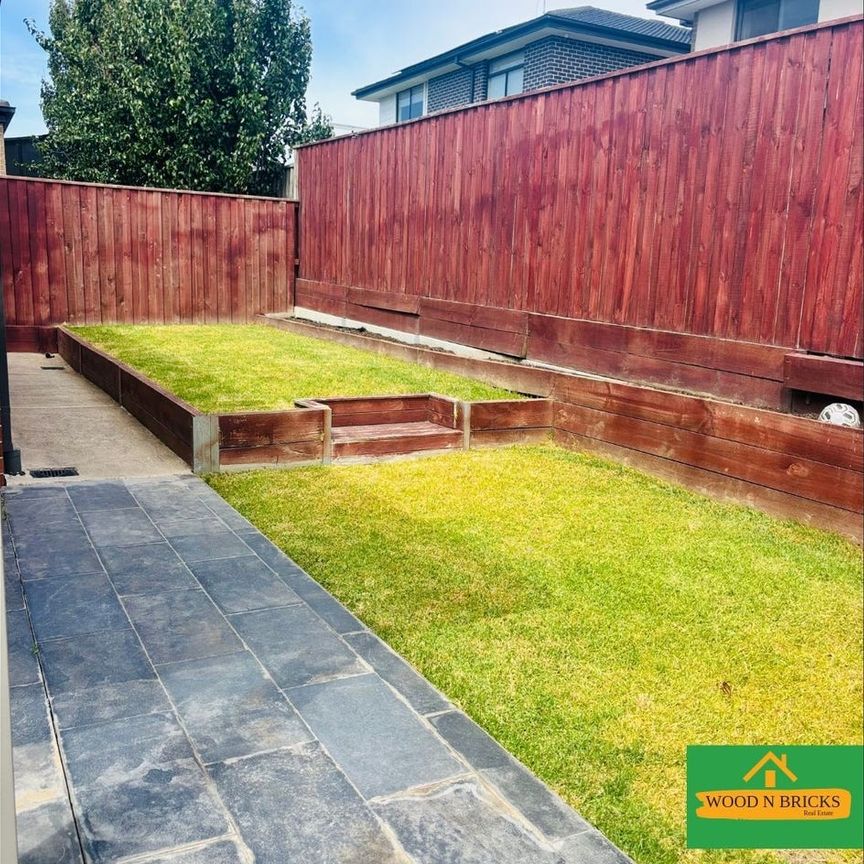 Modern Family Home in Clyde. - Photo 1