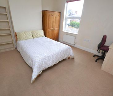 4 bedroom detached house to rent - Photo 2