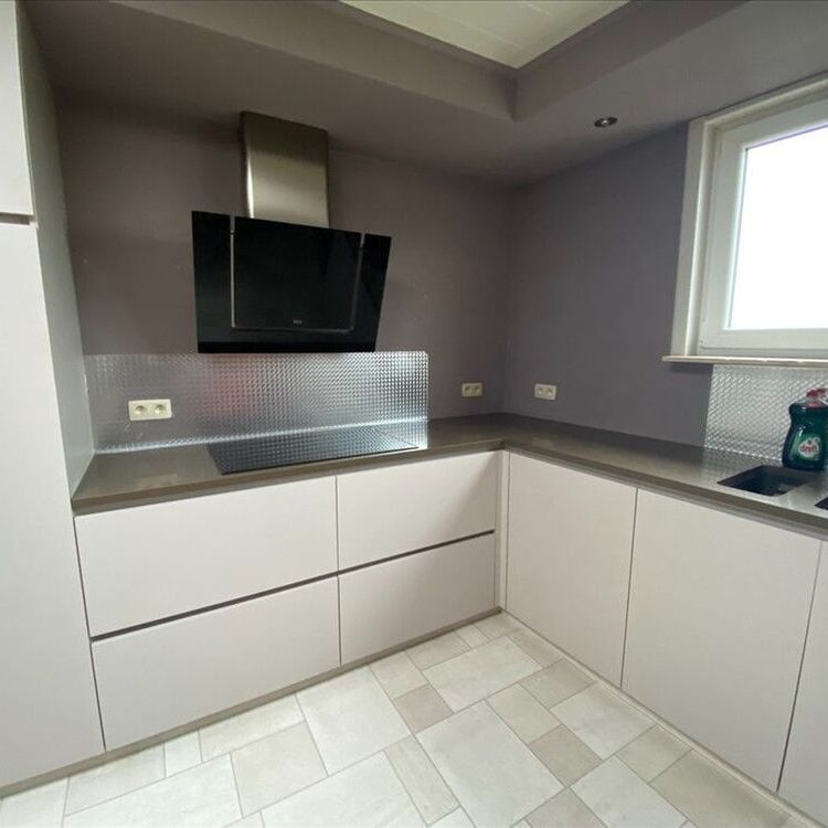 Bel etage woning te Prins Albertlaan Oostende met garage én tuin. - Photo 1