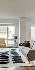 1 room apartment of 70m² in Montreal - Photo 2