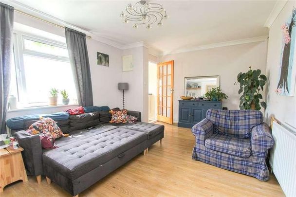 Danescroft Drive, Leigh-on-sea, SS9 - Photo 1