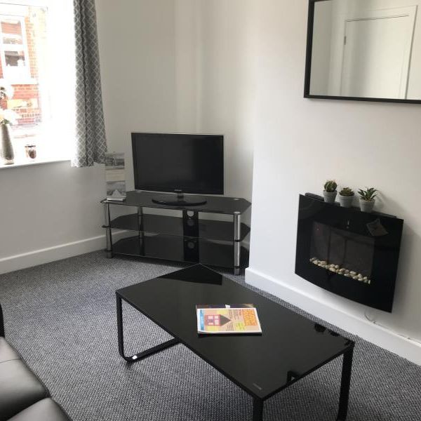 2 bedroom terraced house to rent - Photo 1