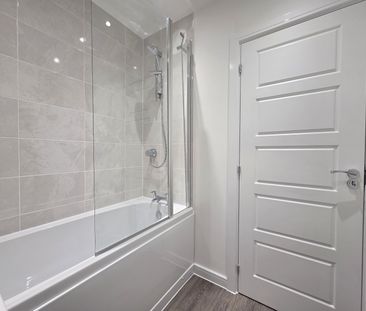 .Three bedroom detached house - Photo 5