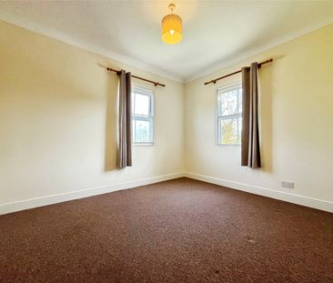 Middle Hill, Egham, Surrey, TW20 0JG - Photo 2