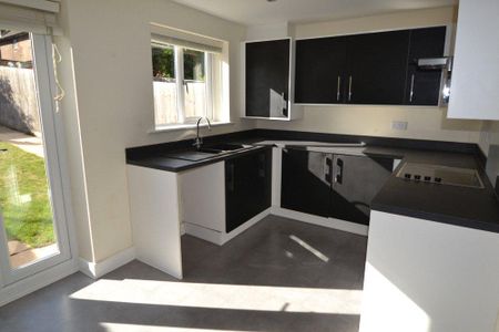 2 bedroom semi-detached house to rent - Photo 5