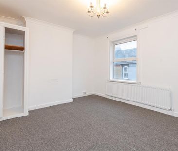 2 bed House - Mid Terrace To Let - Photo 2