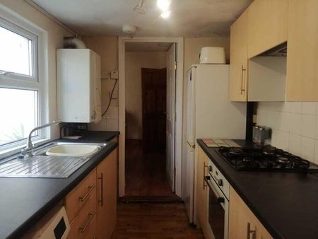 4 bedroom terraced house to rent - Photo 2