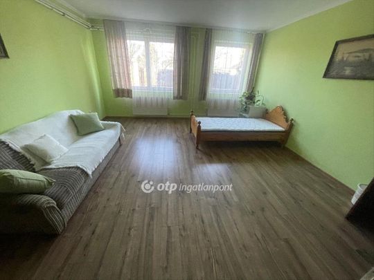 Kiadó átlagos állapotú lakás - Nyíregyháza - Photo 1