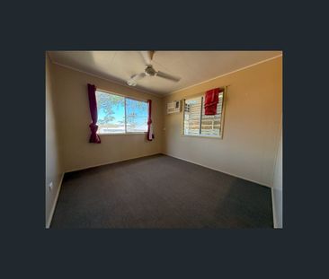 Walking distance to local shops, sporting clubs and pubs - Photo 3