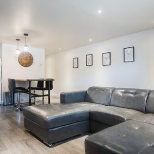 Beau grand 3 1/2 LUXUEUX avec walk-in disponible le 1er novembre 2025. - Photo 2