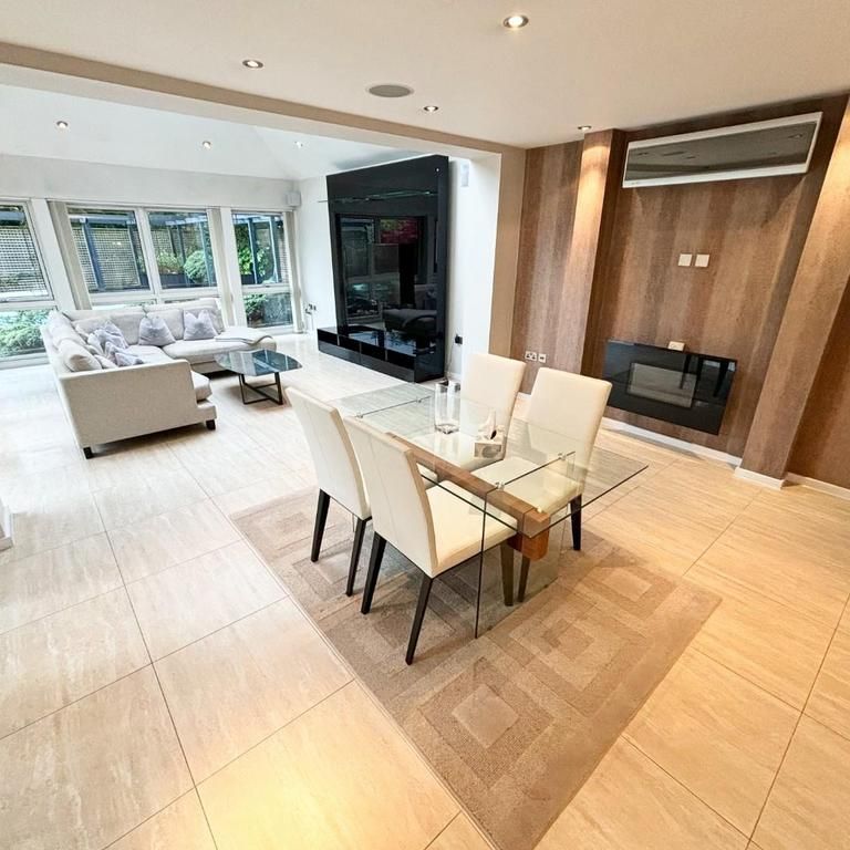5 bedroom detached house to rent - Photo 1