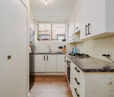 2 Bed, 1 Bath - Photo 6