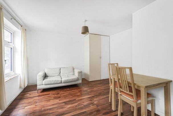 Grovelands Close, London - Photo 1