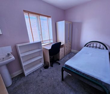 7 Bed Student Accommodation - Photo 4