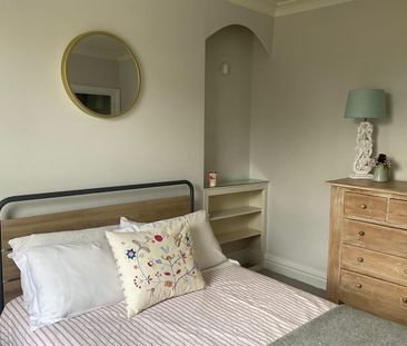 3 Bed Flat, Oxberry Avenue, SW6 - Photo 1