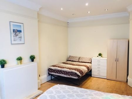 Room in a Shared House, Bowes Road, N13 - Photo 3