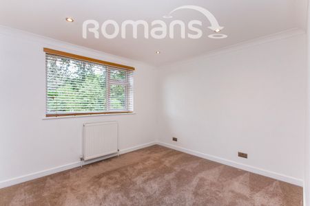 Holly Hedge Road, Frimley, Camberley, GU16 - Photo 2