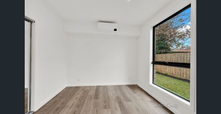 Stunning Townhouse in Prime Clayton Location - Photo 3