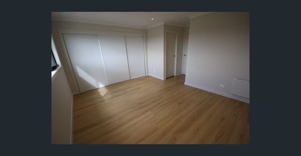 An Absolute Stunner! - Photo 1