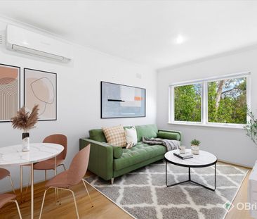 Bright Top-Floor One Bedroom Retreat in the Heart of Blackburn!! - Photo 5