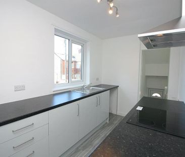 3 bedroom flat to rent - Photo 3