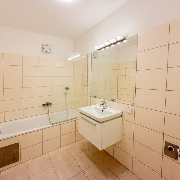 CHARMANTE DACHGESCHOSS MAISONETTE - HELLE 2,5-ZIMMER-WOHNUNG MIT GALERIE UND GROSSER DACHTERRASSE - Foto 1