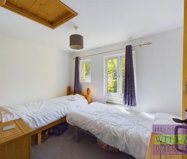 2 Bed House - Terraced - Photo 6