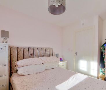 3 bedroom end of terrace house to rent - Photo 4