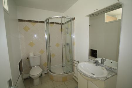 Location Appartement 1 pièce 27m² - Photo 5