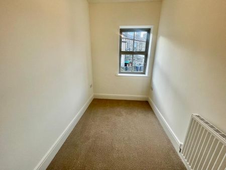 3 bedroom end of terrace house to rent - Photo 2