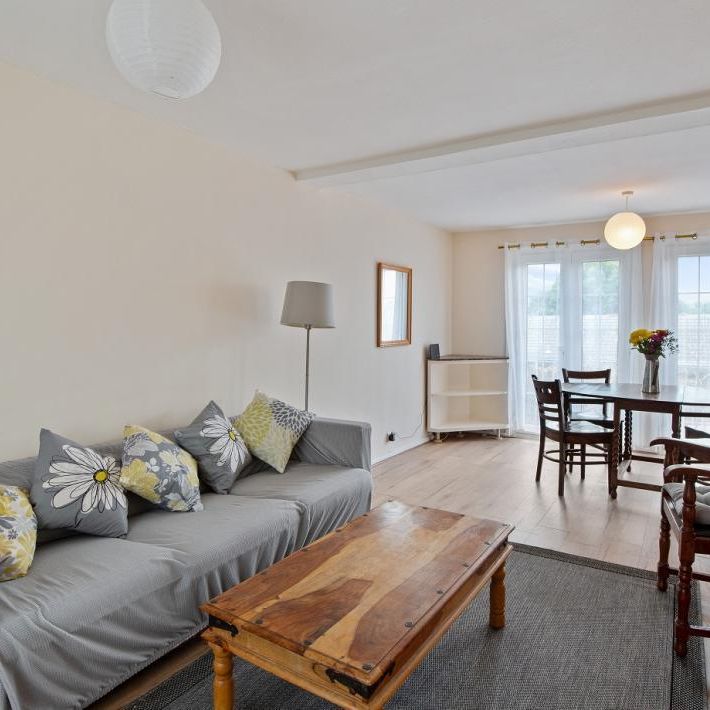 Generous Mid Terrace Family Home, 3 bed to let in Frome - Photo 1