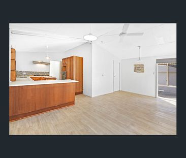 Three bedroom cottage living - Photo 3