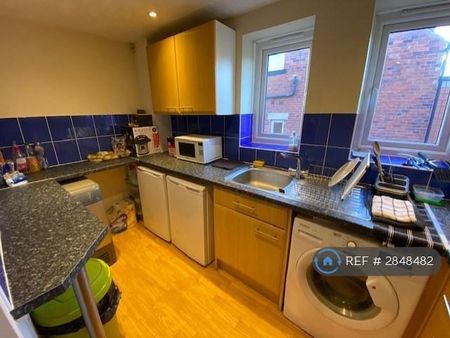 2 bedroom flat to rent - Photo 4