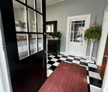 Classic Elegance & Modern Comforts - Photo 1