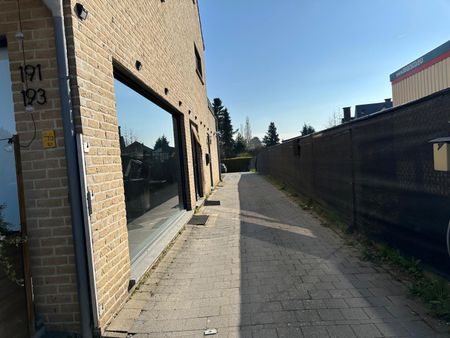 Ruim duplex appartement met 3 slaapkamers, terras en privé parking - Photo 3