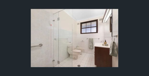 “Elegant Family Retreat in the Heart of Castle Hill !!!!” - Photo 1