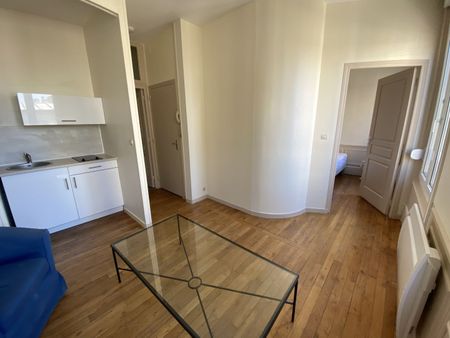 Location Appartement 2 pièces 27m² - Photo 2