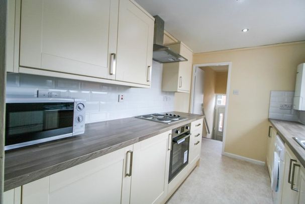 3 bedroom flat to rent - Photo 1