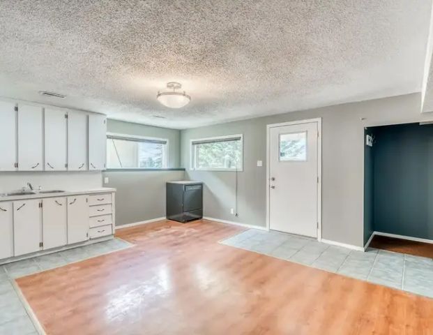 COZY, CLOSE TO DT, 1 BED + 1 BATH + ATTACH GARAGE, DT, TRENDY RICHMOND/KNOBHILL | B - 2116 23 Ave SW, Calgary - Photo 1