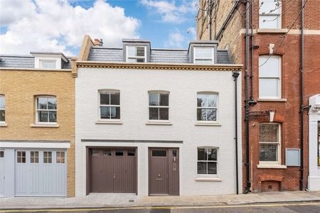 A beautifully presented three bedroom mews house located between Knightsbridge and Sloane Square - Photo 5