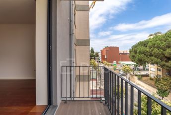 Apartamento T1 com varanda - Novo - Casa da Musica - Rotunda Boavista