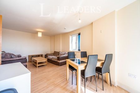 2 bedroom apartment to rent The Roundhouse, Gunwharf Quays, Portsmouth, PO1 - Photo 4