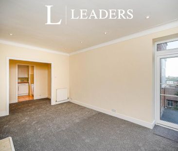 3 bedroom flat to rent - Photo 4