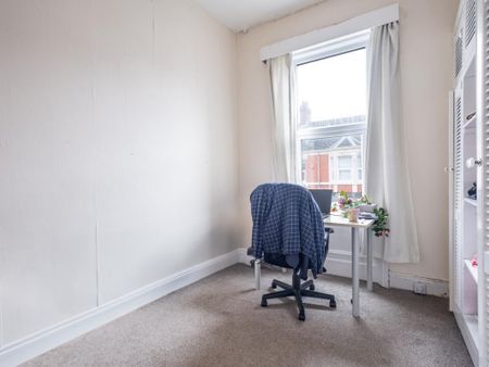 4 bedroom maisonette to rent - Photo 5