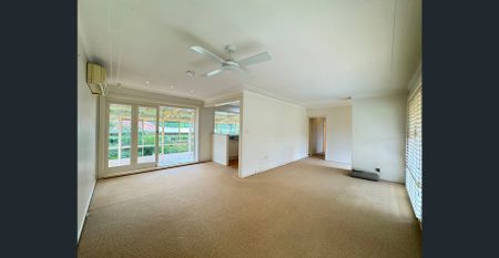 Beautiful and Charming 3 Bedroom Family House in a Quiet Location! - Photo 3