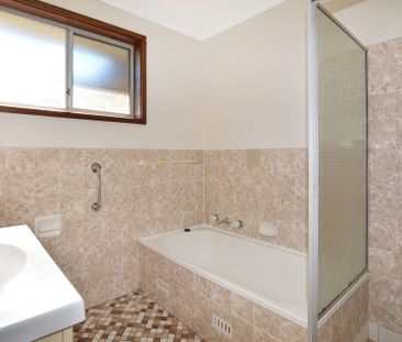 CONVENIENTLY LOCATED TWO BEDROOM VILLA - Photo 4