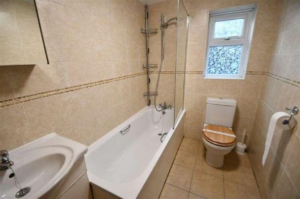 Bedroom Terraced House In Godalming, GU7 - Photo 1