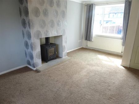 3 bedroom semi-detached house to rent - Photo 2