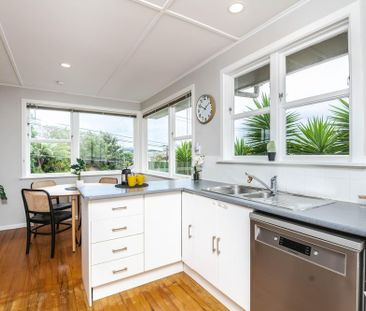 58 Catherine Crescent, Paparangi - Photo 2